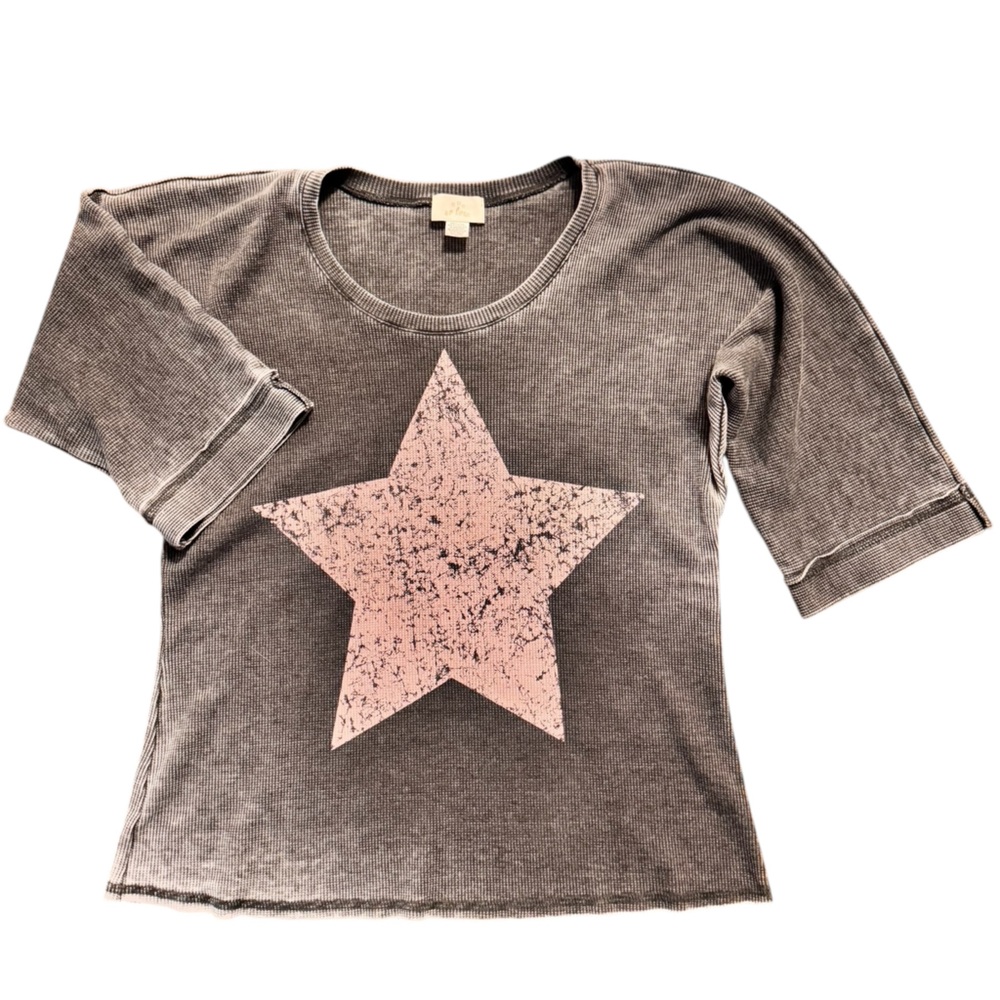 Gray Waffel Distressed Star Shirt Size Medium